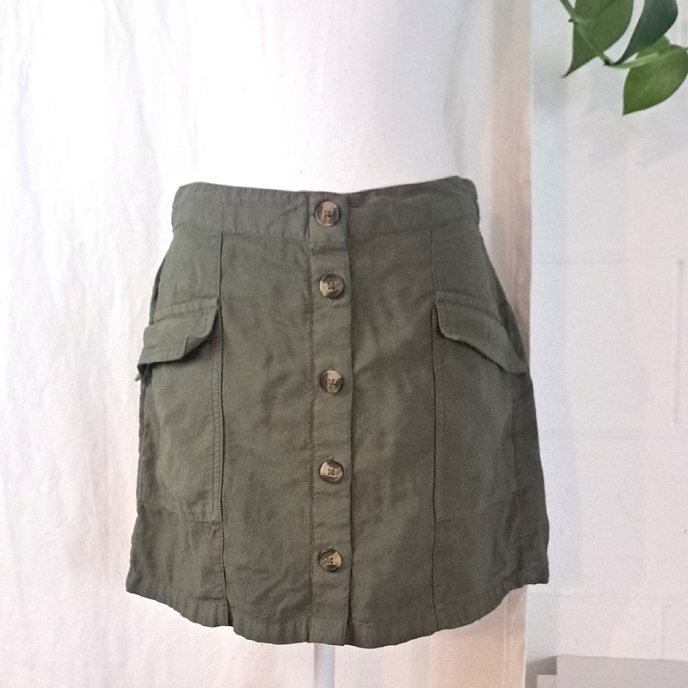AEO Cargo Pull On Olive Green Button-Front Mini Skirt Pockets SzM